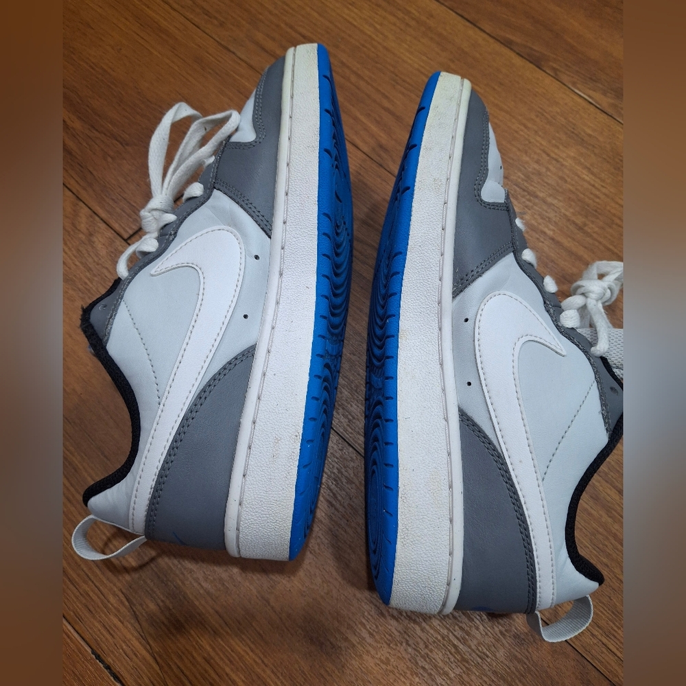 Nike White and Gray Sneakers - Picture 6 of 7